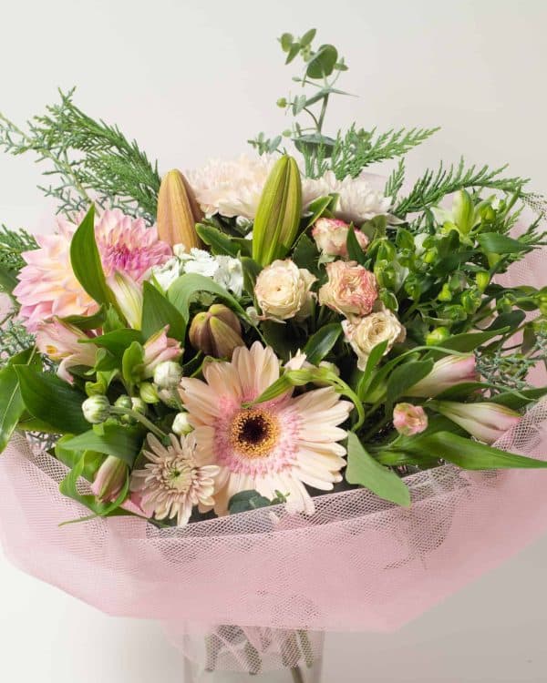 expressions-local-cambridge-hamilton-florist-delivery-pastel-pink-posy-flower-bouquet