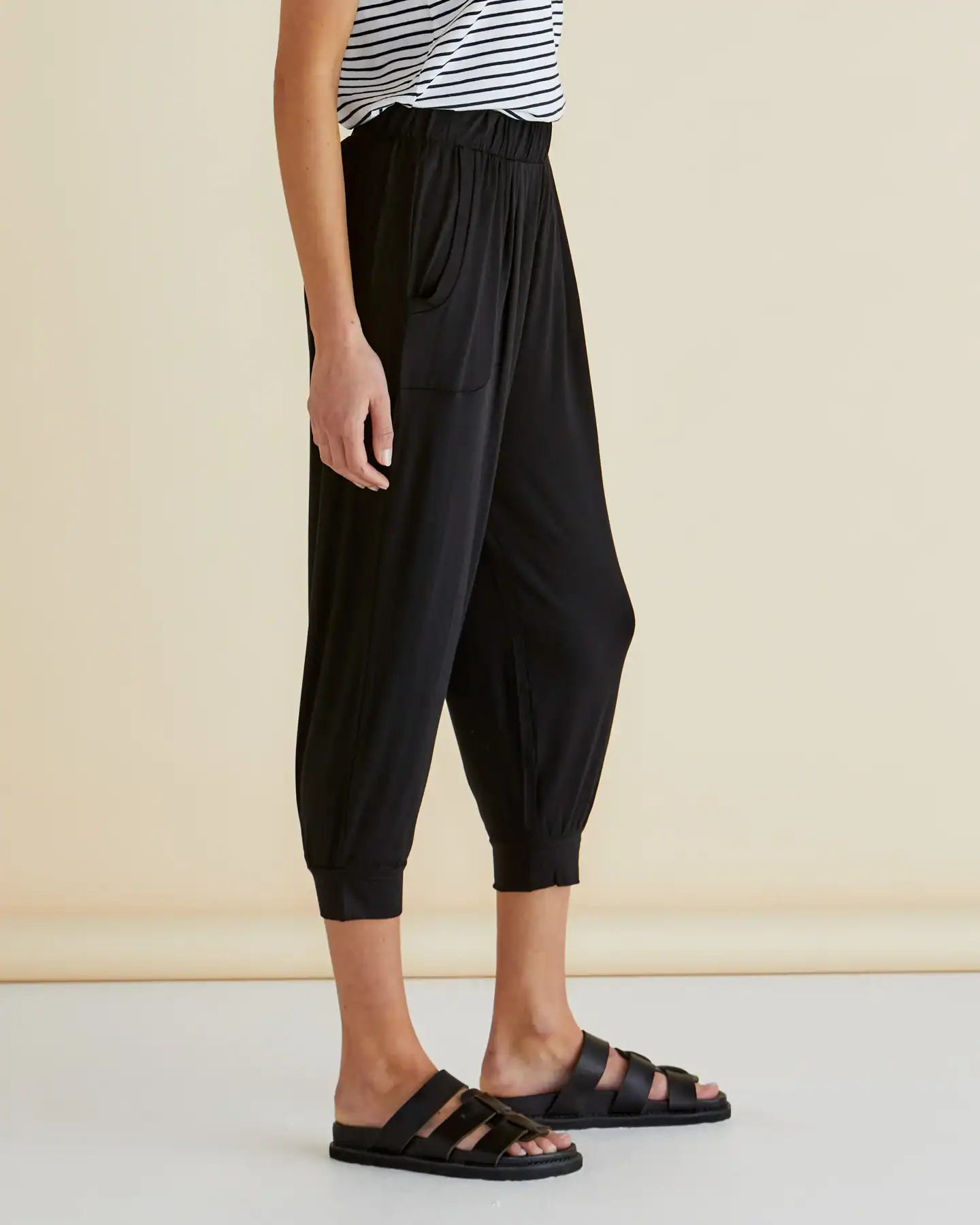 Tokyo 3/4 Pant - Black - Image 3