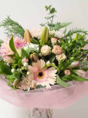 expressions-local-cambridge-hamilton-florist-delivery-pastel-pink-posy-flower-bouquet