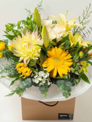 expressions-local-cambridge-hamilton-florist-delivery-vintage-yellow-flower-box-bouquet