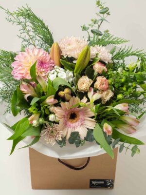 lg-expressions-local-cambridge-hamilton-florist-delivery-vintage-pink-flower-box-bouquet